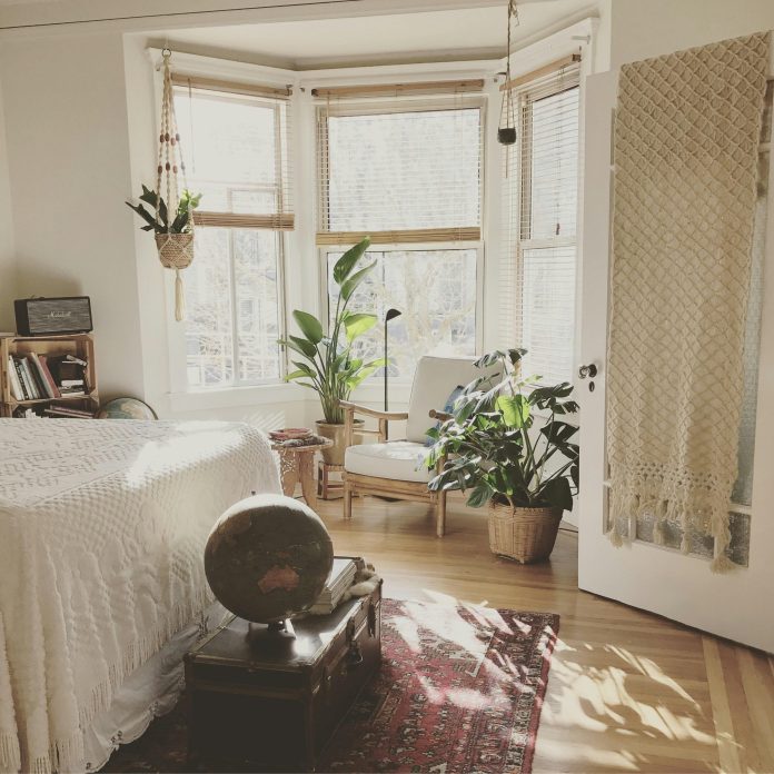 How to Create a Stress-Free Home Environment Using Holistic Principles